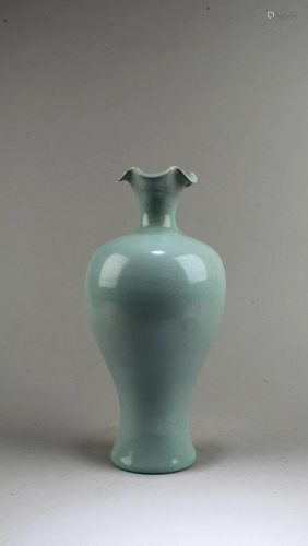 Chinese Ruyao Vase