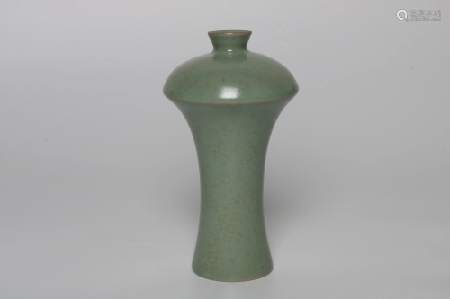 A RUYAO-GLAZED VASE.SONG PERIOD