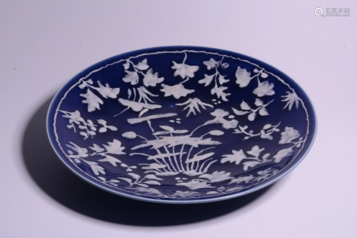 A BLUE AND WHITE DISH.QING PERIOD