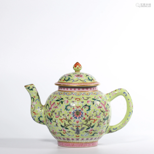 A YELLOW-GROUND FAMILLE-ROSE TEAPOT AND COVER.MARK OF