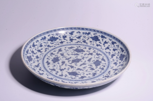 A BLUE AND WHITE DISH.MING PERIOD