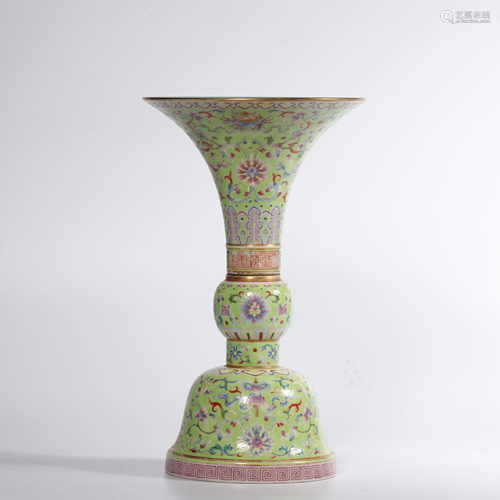 A YELLOW-GROUND FAMILLE-ROSE VASE.GU.MARK OF QIANLONG