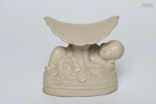 A WHITE-GLAZED PILLOW.SONG PERIOD