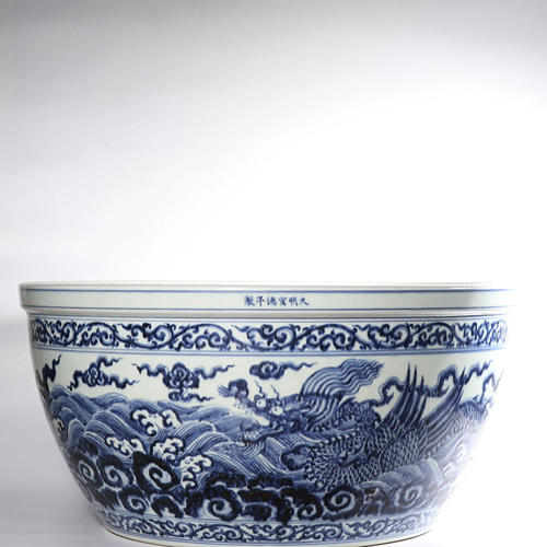 A BLUE AND WHITE 'DRAGON' JAR.MARK OF XUANDE