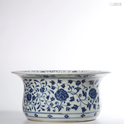 A BLUE AND WHITE FLOWRPOT .MING PERIOD