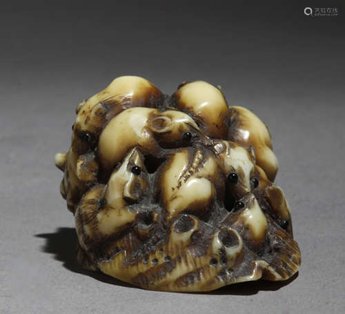 A mid 19th century Japanese netsuke from Edo period. Signed ...