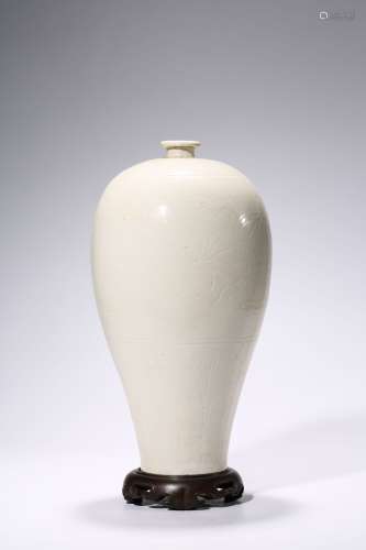 Flower Pattern White Porcelain Vase