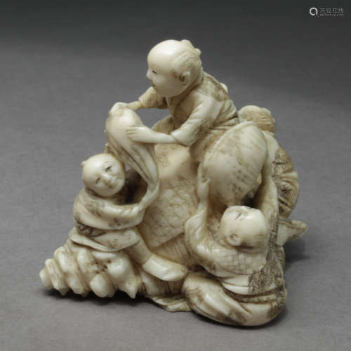 A late 19th century Japanese netsuke from Meiji period. Sign...