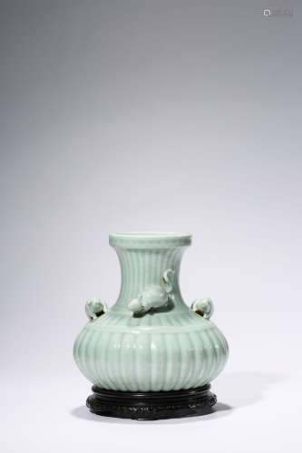 Green Glaze Vase with Three Mouse Decorations