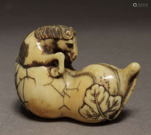 An early 19th century Japanese netsuke from Edo period