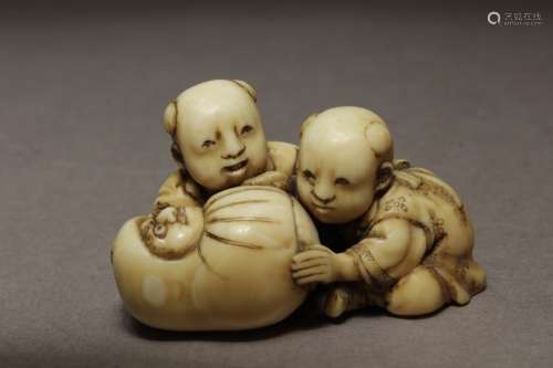 A Japanese netsuke from Edo period, Tokio,1820-1880. Signed ...