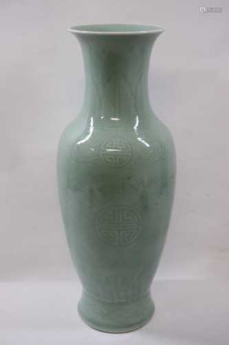 清代后期青釉福寿纹瓶