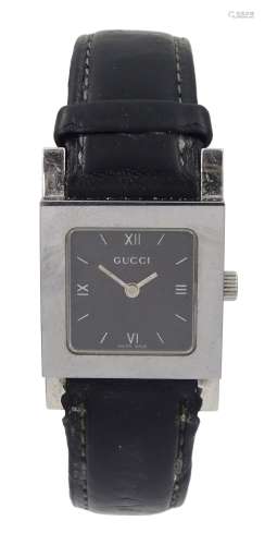 Gucci stainless steel quartz wristwatch model No. 7900 L