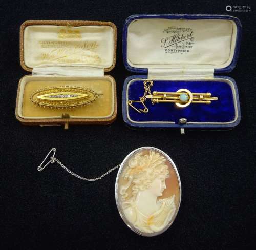 Victorian 15ct gold diamond set brooch Birmingham 1896