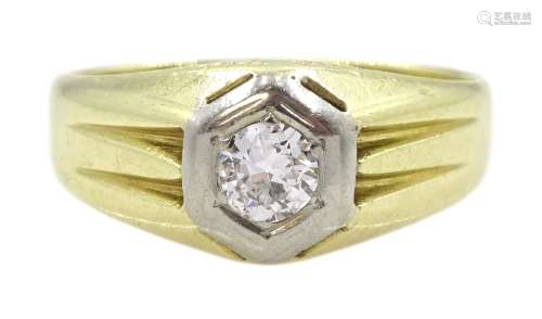 Gold gentleman's single stone diamond ring