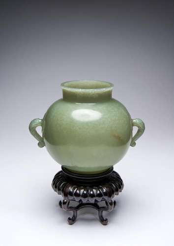 VASE GLOBULAIRE EN JADE CELADON FIN ET RARE DU 18e SIÈCLE Dé...