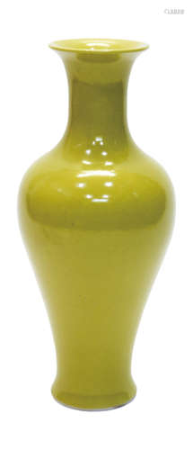 清 黄釉 观音瓶