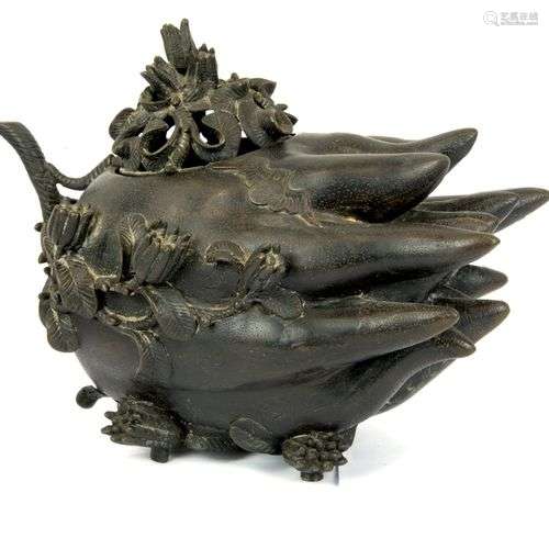 BRÛLE-PARFUM COUVERT EN BRONZE, ASIE vers 1900