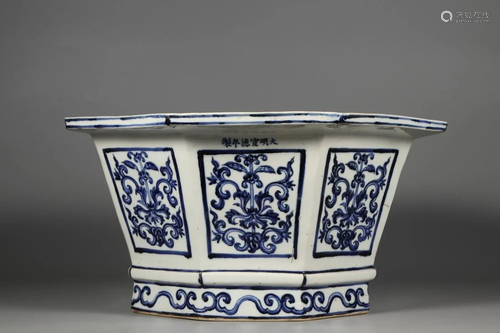 CHINESE BLUE AND WHITE FLORAL OCTAGONAL BASIN