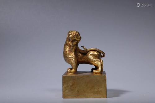 A GILT BRONZE 'AUSPICIOUS BEAST' SEAL