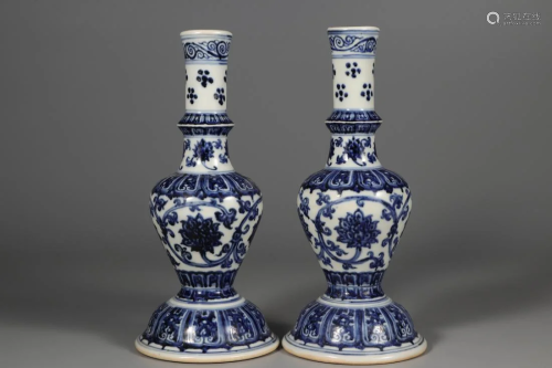 A PAIR OF BLUE AND WHITE FLORAL 'GANLU' VASES