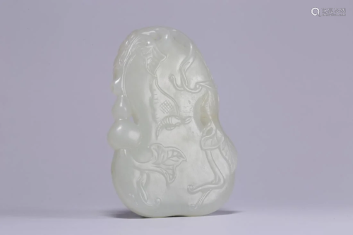 A WHITE JADE DOUBLE GOURD PLAQUE