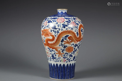 A BLUE AND WHITE FAMILLE ROSE MEIPING VASE