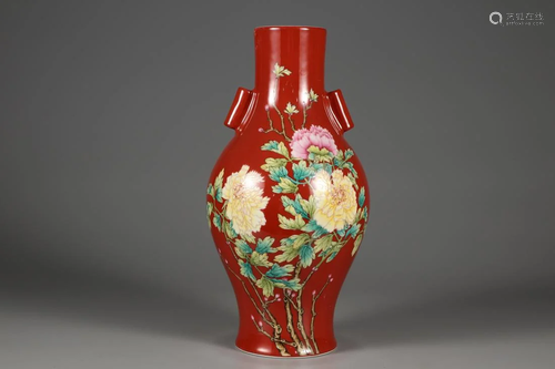 A RED GROUND FAMILLE ROSE TUBE-EAR FLORAL VASE