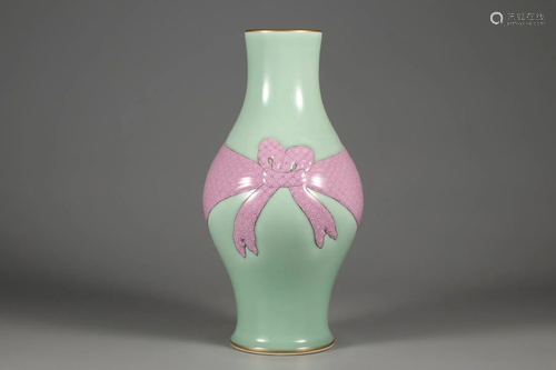 A CELADON AND ROUGE RED GLAZED BUNDLE VASE