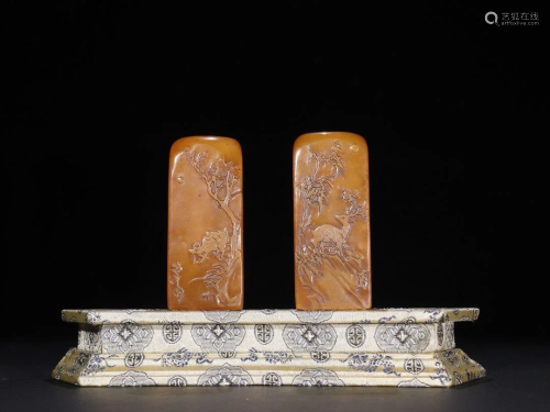 A PAIR OF ENGRAVED SHOUSHAN STONE SEALS