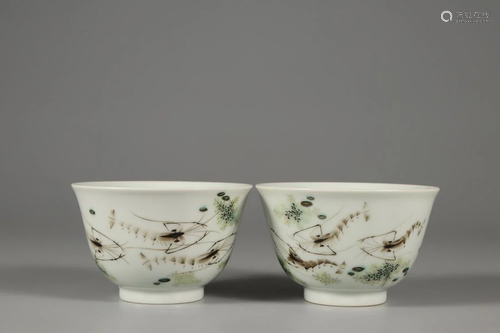 A PAIR OF QIANJIANGCAI PRAWN PORCELAIN CUPS