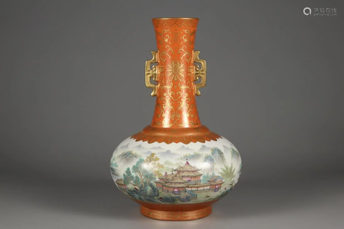 A FAMILLE ROSE GOLD-PAINTED CONPRESSED BOTTLE VASE