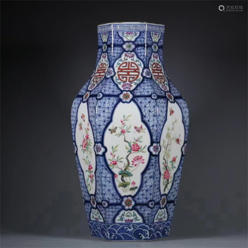 A Chinese Blue and White Porcelain Vase