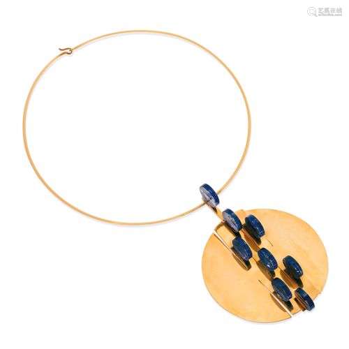 COLLIER AVEC UN PENDENTIF EN OR ET LAPIS-LAZULI, SIGNÉ LOREN...