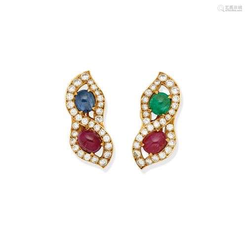 PAIRE DE BOUCLES D'OREILLES EN OR, SAPHIR, RUBIS, ÉMERAUDE E...