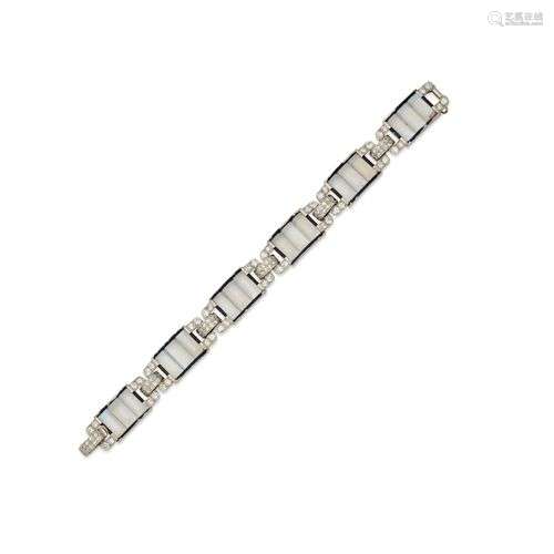 BRACELET EN PIERRES DE LUNE, ÉMAIL ET DIAMANTS, VERS 1920