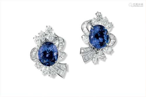 PAIRE DE BOUCLES D'OREILLES EN PLATINE, TANZANITES ET DIAMAN...