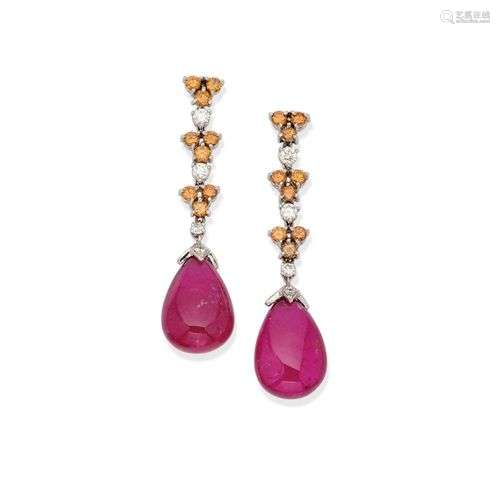 PAIRE DE PENDANTS D'OREILLES EN RUBELLITE ET DIAMANTS