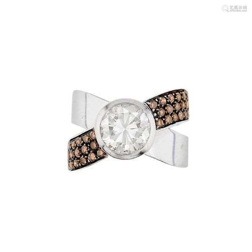 BAGUE BANDEAU EN OR ET DIAMANTS INCOLORES ET BROWN