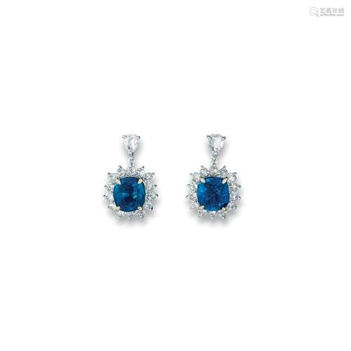 PAIRE DE BOUCLES D'OREILLES OR, SAPHIRS ET DIAMANTS