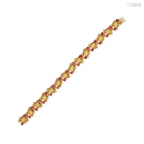 BRACELET EN OR ET RUBIS, SIGNÉ TIFFANY & CO