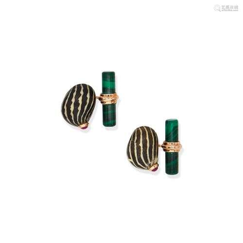 PAIRE DE BOUTONS DE MANCHETTE EN OR 9K, COQUILLE, MALACHITE ...