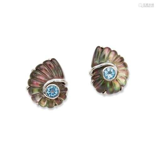 PAIRE DE BOUCLES D'OREILLES EN OR, NACRE, TOPAZE ET CRISTAL ...