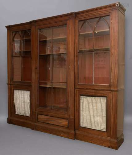 A LATE GEORGE III MAHOGANY LIBRARY BOOKCASE. With a broad ce...