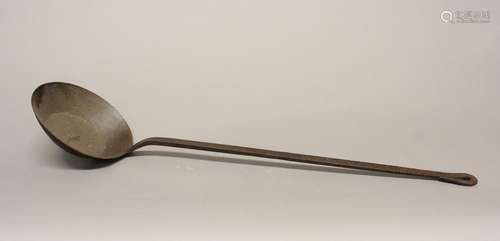 AN 18TH CENTURY 'DOWN HEARTH' FRYING PAN. A long handled fry...