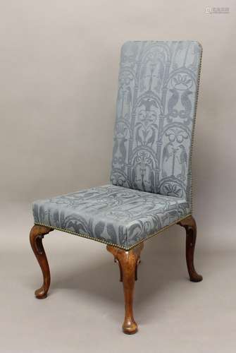 AN 18TH CENTURY WALNUT SIDE CHAIR, upholstered in blue fabri...