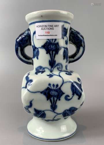 CHINESE BLUE AND WHITE PORCELAIN HAND PAINTED TWIN HANDLE VA...