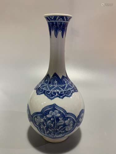 CHINESE BLUE AND WHITE BOTTLE VASE , H21CM