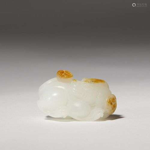 MINIATURE CHINOISE EN JADE BLANC D'UN CHIEN DYNASTIE LATE QI...