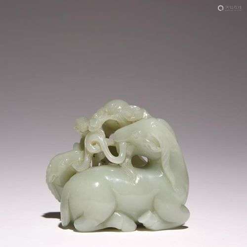 GRAND GROUPE DE TROIS RAMS EN JADE CELADON CHINOISE DYNASTIE...